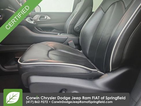 Certified 2025 Chrysler Pacifica Limited image 20