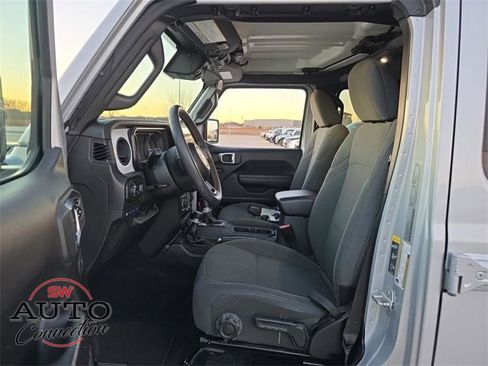 Used 2024 Jeep Wrangler Unlimited w/ Convenience Group image 11