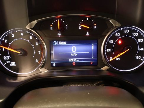 Used 2023 GMC Acadia SLE w/ Driver Convenience Package image 4