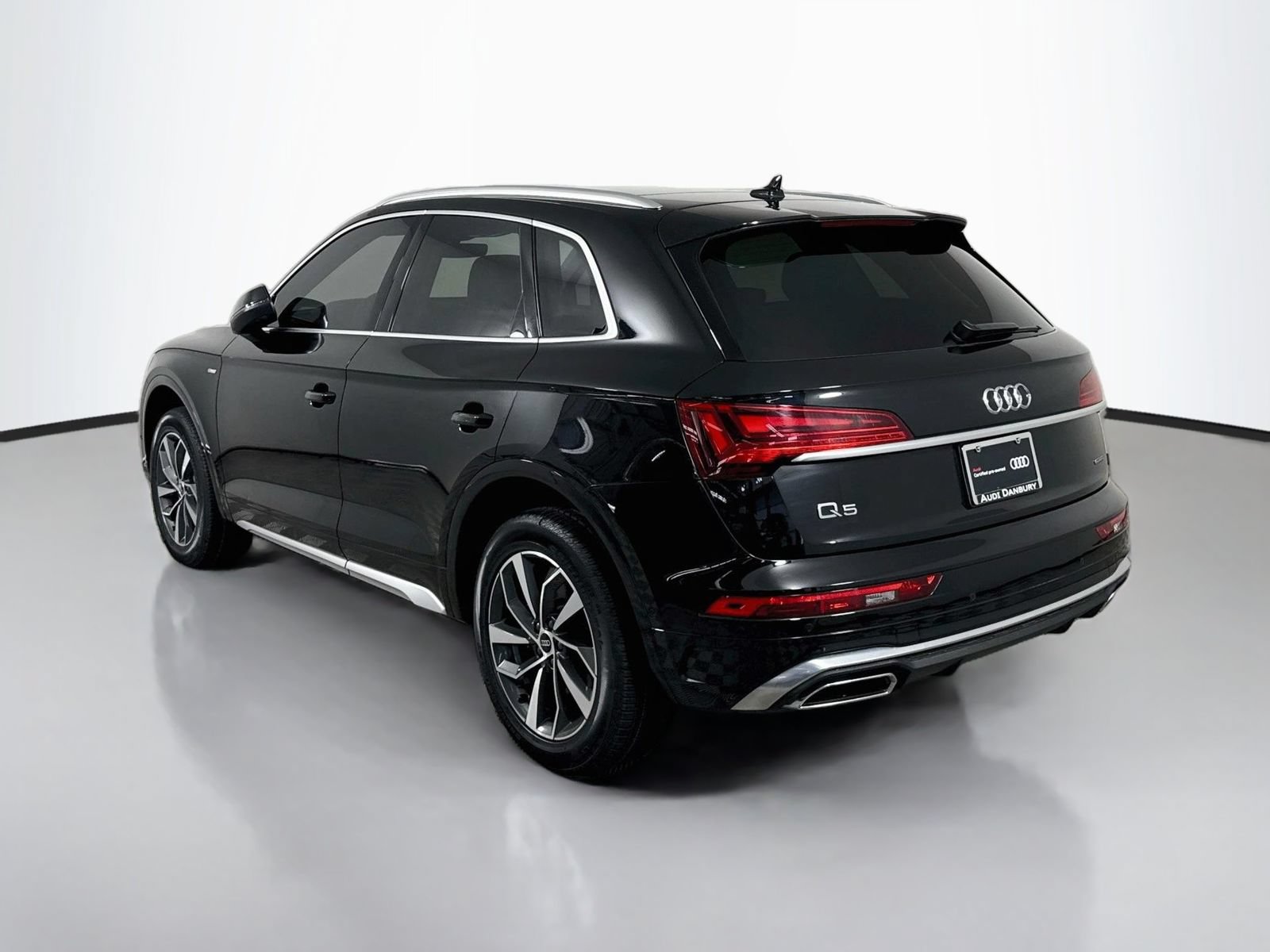 Certified 2023 Audi Q5 2.0T Prestige AWD/4WD image 3