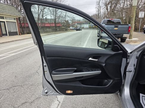 Used 2009 Honda Accord EX-L image 9