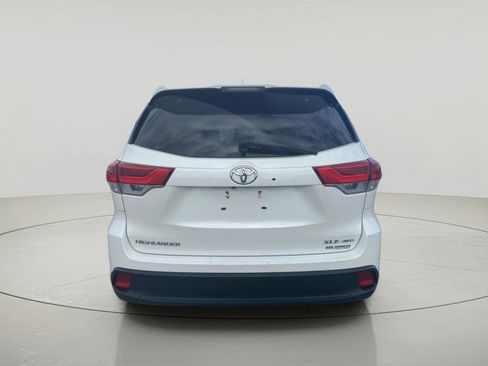Used 2018 Toyota Highlander XLE AWD/4WD image 4