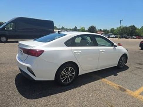 Used 2022 Kia Forte LXS FWD image 5