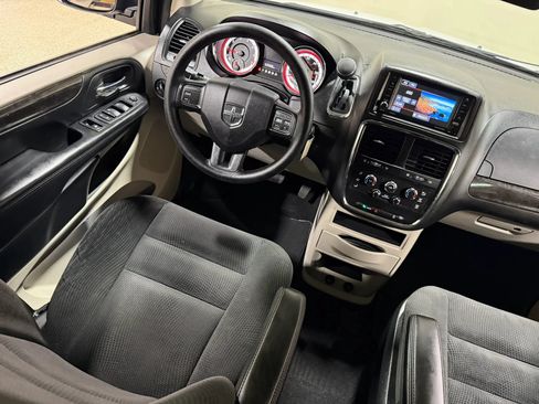 Used 2019 Dodge Grand Caravan SE FWD image 46