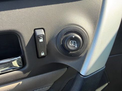 Used 2013 Ford Edge SEL FWD image 22