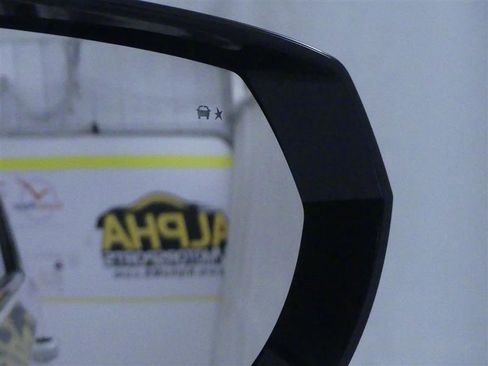 Used 2022 GMC Yukon XL AT4 image 32