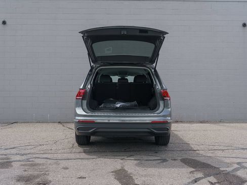 Used 2023 Volkswagen Tiguan SE AWD/4WD image 14