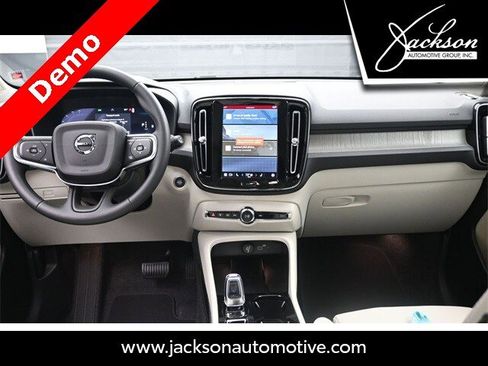 New 2025 Volvo XC40 B5 Ultra image 9