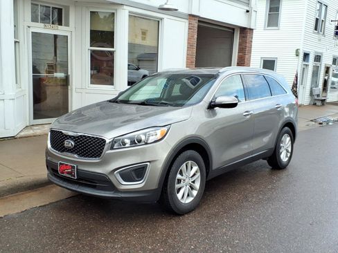 Used 2016 Kia Sorento AWD w/ LX Convenience Package image 2