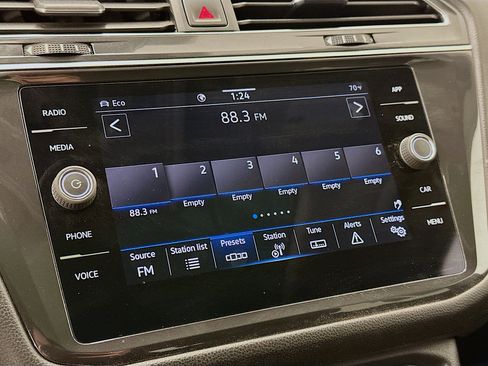 Used 2022 Volkswagen Tiguan SE image 21