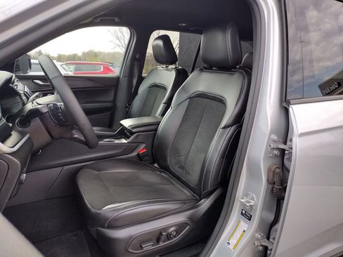 Used 2025 Jeep Grand Cherokee Altitude image 10