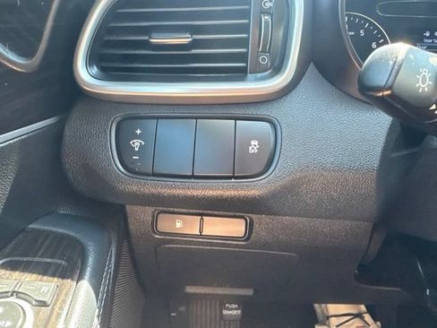 Used 2020 Kia Sorento FWD V6 image 25