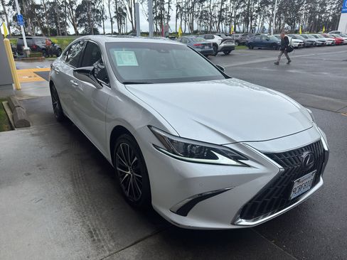 Used 2022 Lexus ES 300h w/ Premium Package image 19