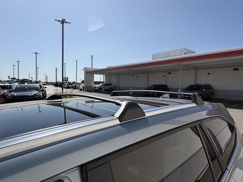 Used 2023 Toyota Highlander Platinum AWD/4WD image 30