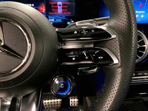 Used 2025 Mercedes-Benz GLB 35 AMG 4MATIC image 23