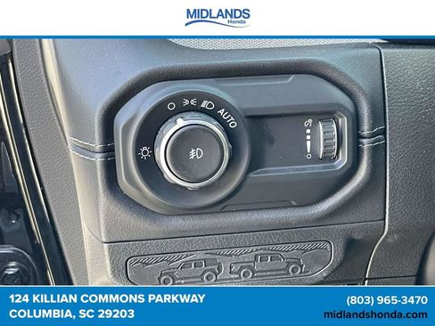 Used 2025 Jeep Wrangler Unlimited Sahara AWD/4WD image 17