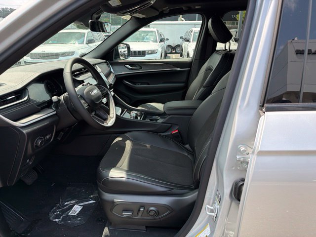 New 2026 Jeep Grand Cherokee Altitude AWD/4WD image 12