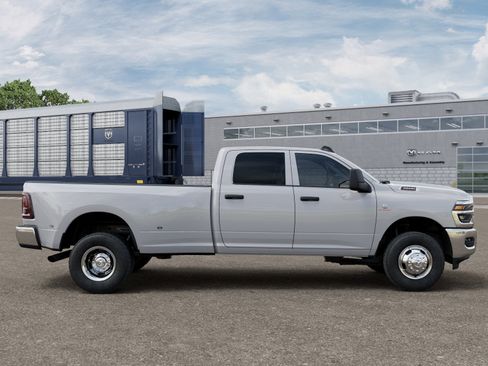 New 2026 RAM 3500 Tradesman AWD/4WD image 21