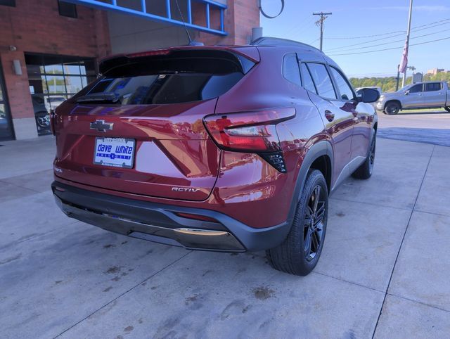 Used 2024 Chevrolet Trax ACTIV w/ Sunroof Package FWD image 8