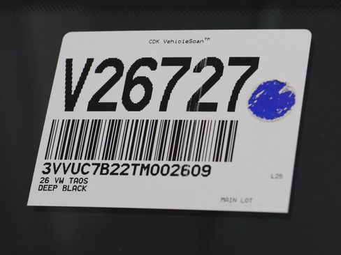 New 2026 Volkswagen Taos SE image 25