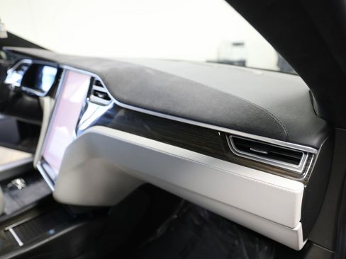 Used 2015 Tesla Model S 85D image 34