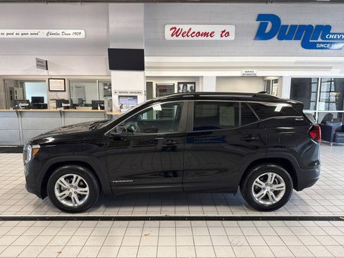 Used 2024 GMC Terrain SLE w/ Driver Convenience Package image 6