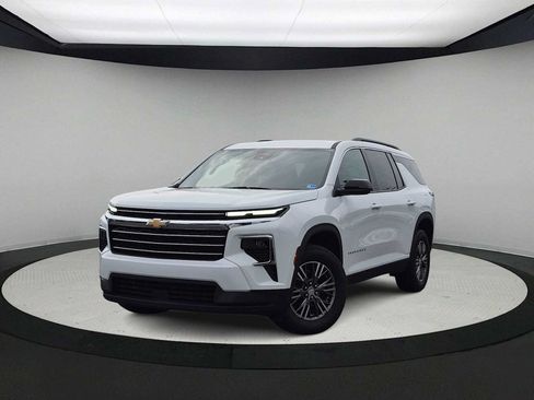 Used 2025 Chevrolet Traverse LT AWD/4WD image 1