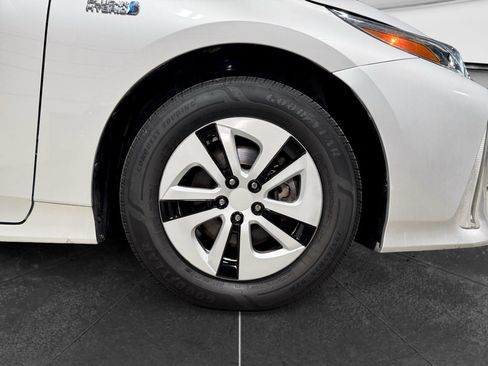 Used 2022 Toyota Prius Prime XLE FWD image 32