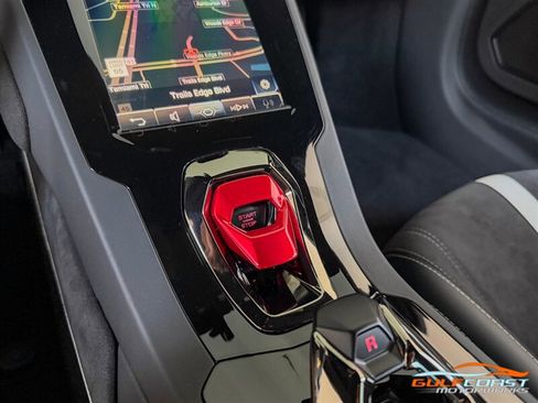 Used 2022 Lamborghini Huracan EVO RWD image 15