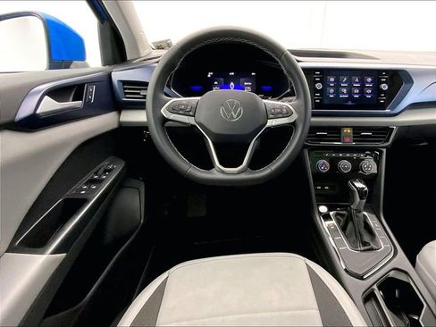 Certified 2023 Volkswagen Taos SE w/ Panoramic Sunroof Package FWD image 11