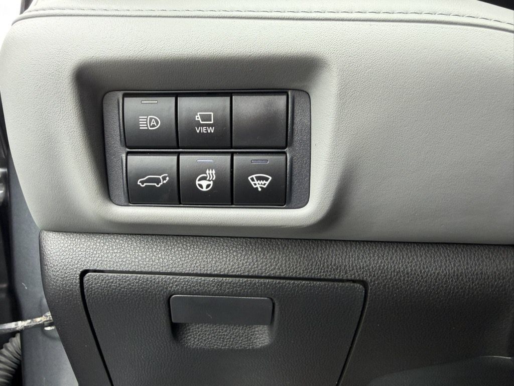 Used 2021 Toyota Highlander Limited AWD/4WD image 29