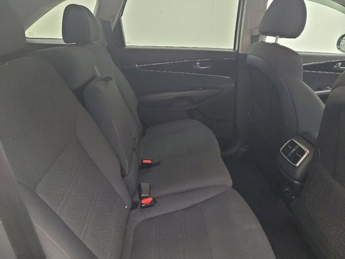 Used 2019 Kia Sorento LX image 19