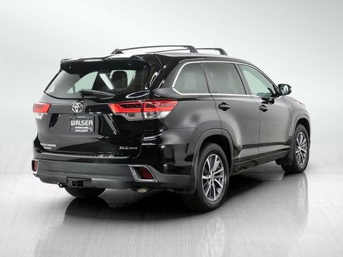 Used 2018 Toyota Highlander AWD V6 image 5