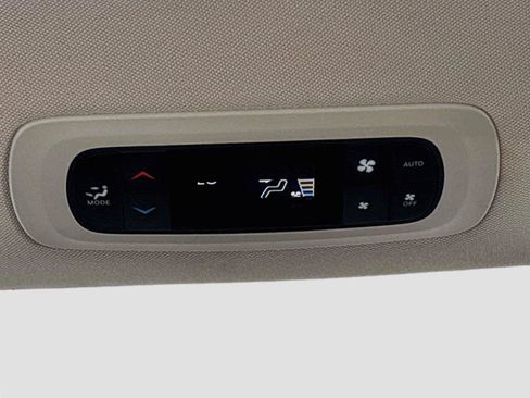 Used 2023 Chrysler Pacifica Touring-L FWD image 24