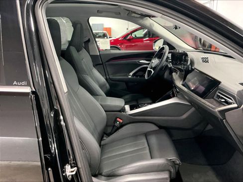 Certified 2025 Audi Q5 Prestige image 9