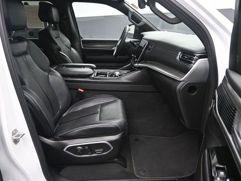 Used 2024 Jeep Wagoneer L Series II w/ Flexible Seating Group image 40