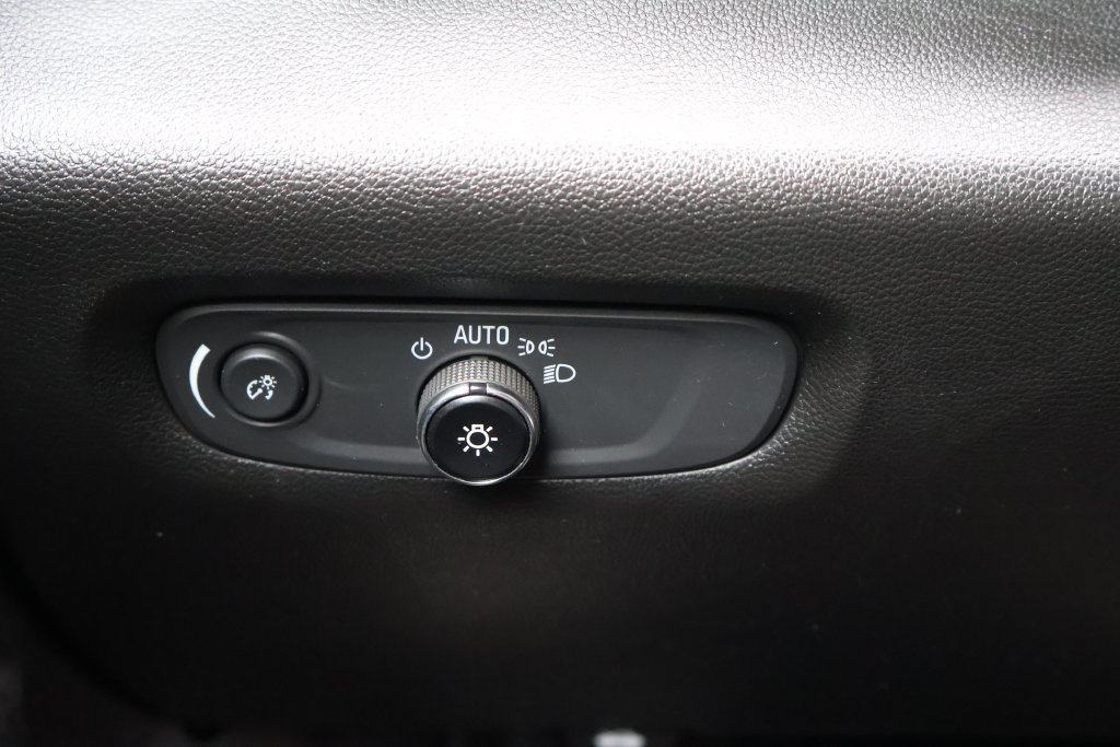 Certified 2023 Chevrolet Traverse LT FWD image 38