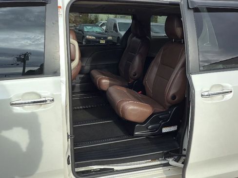 Used 2015 Toyota Sienna Limited Premium image 28