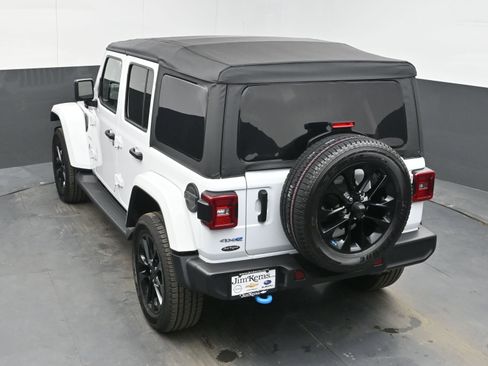 Used 2022 Jeep Wrangler Unlimited Sahara image 33