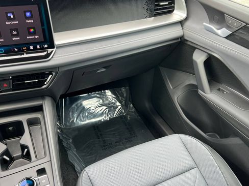 New 2026 Volkswagen Tiguan SE R-Line AWD/4WD image 34