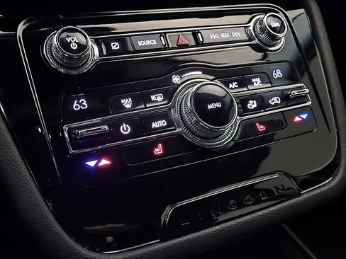 Used 2020 Lincoln Corsair Standard w/ Equipment Group 101A image 16