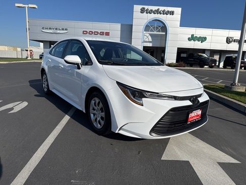 Used 2025 Toyota Corolla LE image 2