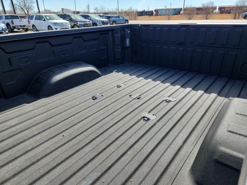 Used 2024 GMC Sierra 2500 AT4 w/ Technology Package image 9