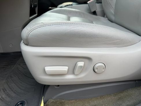 Used 2015 Toyota Sienna XLE w/ XLE Navigation Package FWD image 13