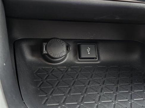 Used 2022 Toyota RAV4 XLE w/ Convenience Package image 26