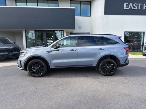 Certified 2023 Kia Sorento SX AWD/4WD image 2