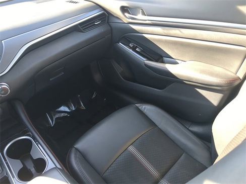 Used 2024 Nissan Altima 2.5 SR image 18