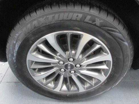 Used 2019 Lincoln Nautilus Select AWD/4WD image 16