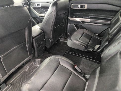 Used 2024 Ford Explorer XLT w/ Equipment Group 202A AWD/4WD image 22