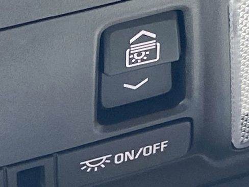 Certified 2025 Cadillac XT6 Premium Luxury FWD image 30